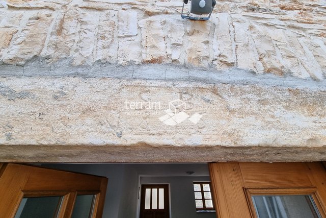 Istrien, Rovinjsko selo, renoviertes altes Haus, 150m2, mit zwei Wohnungen und einer Garage
