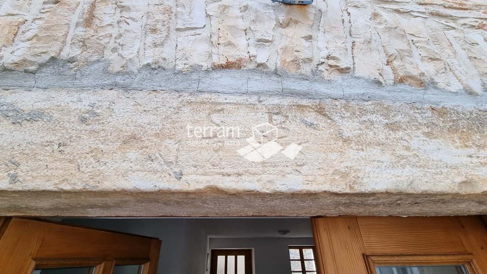Istria, Rovinjsko selo, renovated old house, 150m2, with two apartments and a garage