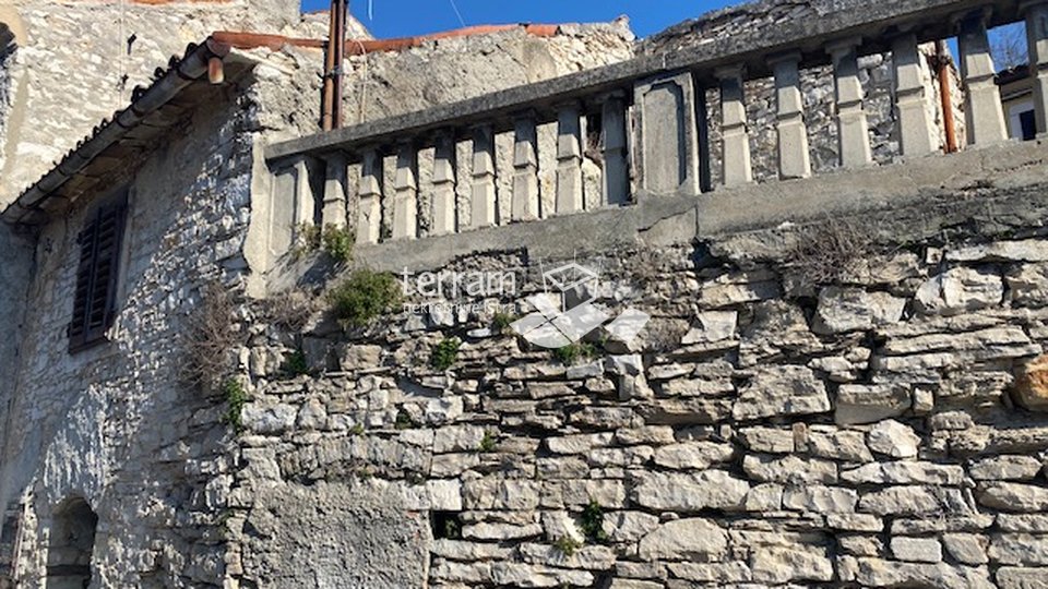 Istra, Pula, centar, kuća 60m2, mogućnost dogradnje, za obnovu!!
