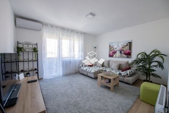Istrien, Pula, Kaštanjer, III. Stock, 1 Schlafzimmer + Wohnzimmer, 50m2, komplett renoviert, möbliert !!