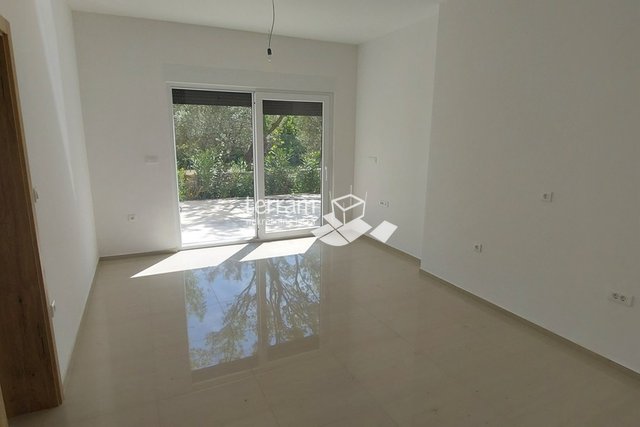 Istra, Medulin, Premantura stan u prizemlju 51,89m2 s velikom terasom