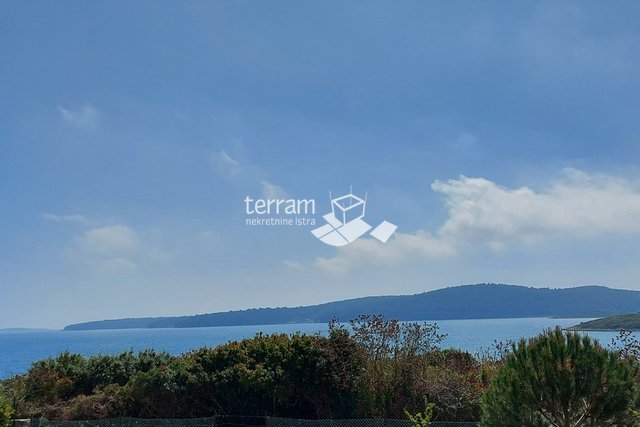 Istria, Medulin, Pomer building land 795m2 with direct sea view