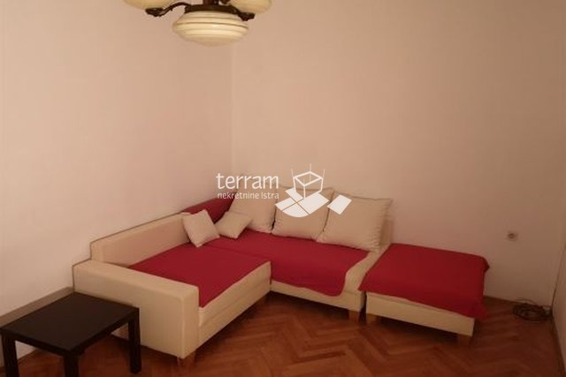 Istria, Pula, center, apartment 62.48 m2, 2 bedrooms, 3rd floor!