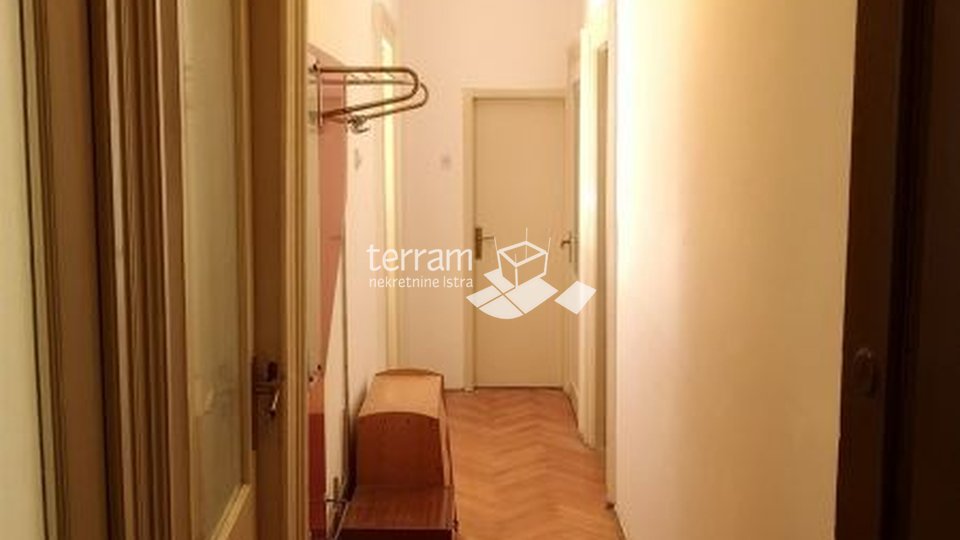 Istria, Pula, center, apartment 62.48 m2, 2 bedrooms, 3rd floor!