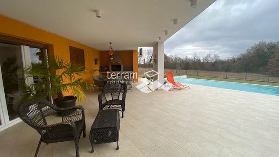 Istria, Savičenta, beautiful house with pool, 200m2 + 800m2 garden!