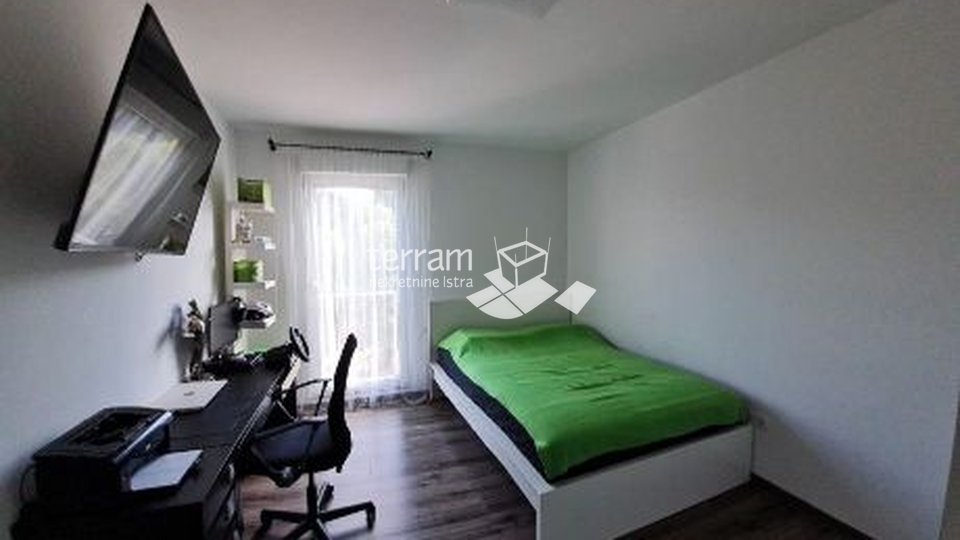 Istria, Pula, Veruda, apartment 91m2, 3 bedrooms + living room, renovated, furnished, elevator !!