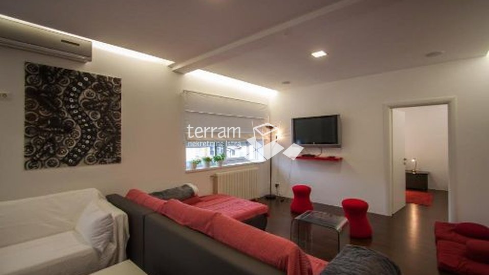 Istria, Pula, Vidikovac, apartment 110m2, 1st floor, 2 bedrooms + living room, central, furnished !!