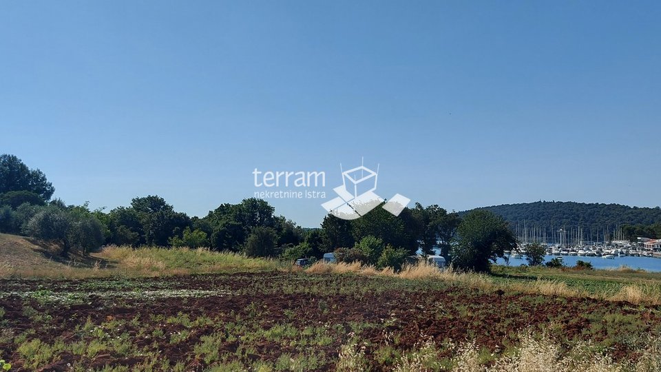 Istria, Medulin, Pomer building land 1028m2 with direct sea view