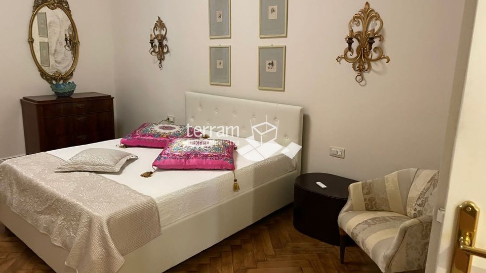 Istria, Pula, center, apartment 93 m2, 2 bedrooms, fully renovated, furnished, ready to move in!!