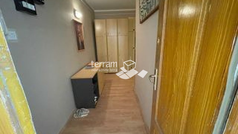 Istria, Pula, center, apartment 100.56m2, 1st floor, 3 bedrooms, 3 bathrooms, gas, ready to move in!!