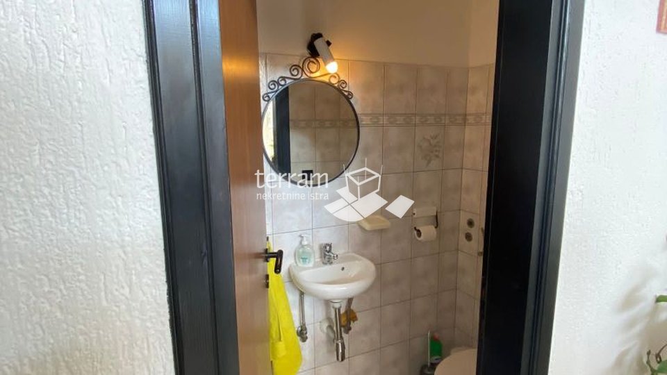 Istra, Medulin, Vinkuran, kuća 250m2, 300m2 okućnice, 3 stana u kući, namješteno!!