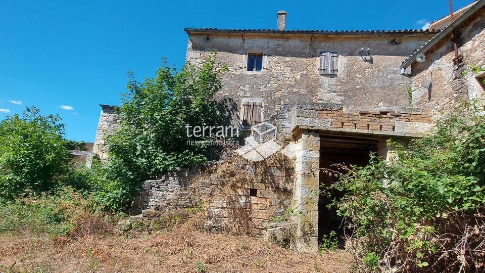 Istria, Tinjan 4 stone houses 330 m2 garden 550m2, building land 475m and agricultural land 4097m2