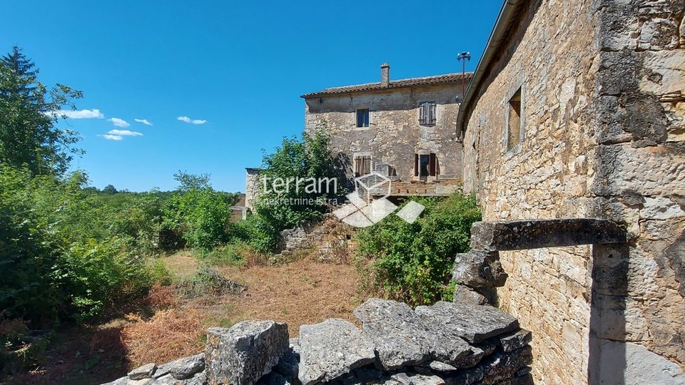 Istria, Tinjan 4 stone houses 330 m2 garden 550m2, building land 475m and agricultural land 4097m2