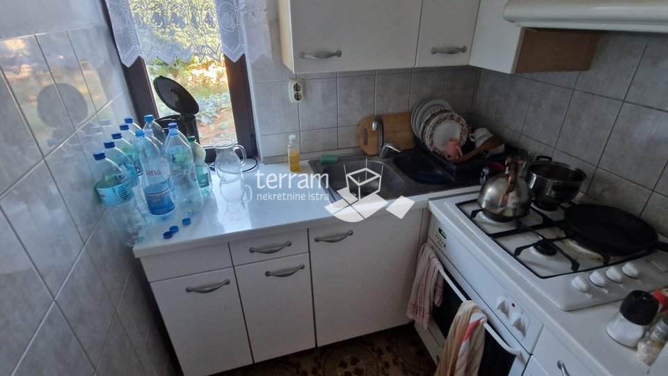 Istra, Pula, Pješčana Uvala samostojeća kuća sa dva stana 240m2 okućnica 554m2