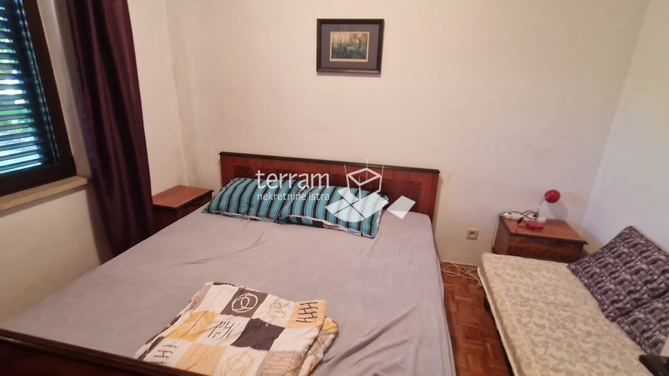 Istra, Pula, Pješčana Uvala samostojeća kuća sa dva stana 240m2 okućnica 554m2