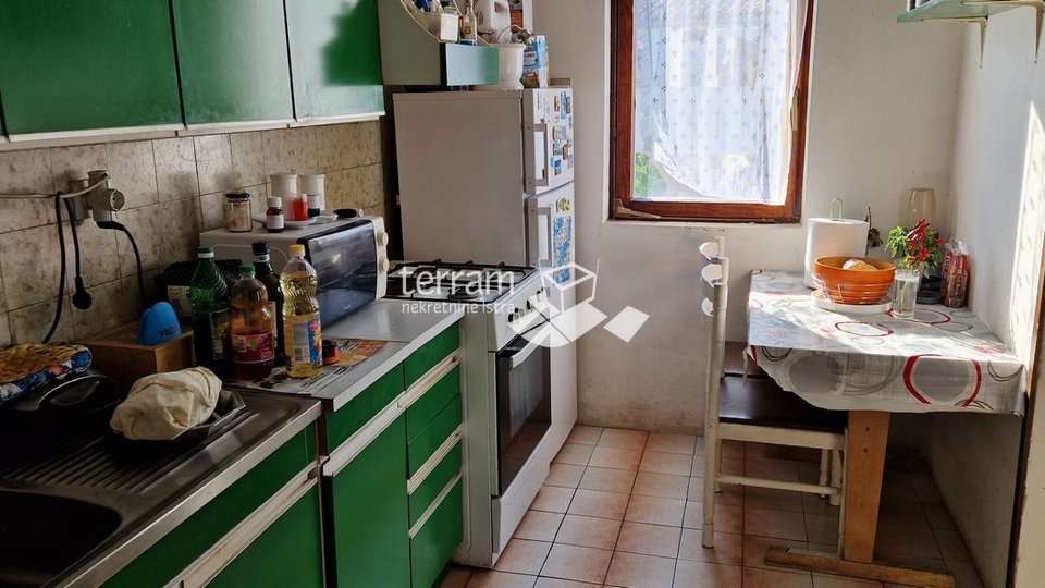Istra, Pula, Pješčana Uvala samostojeća kuća sa dva stana 240m2 okućnica 554m2