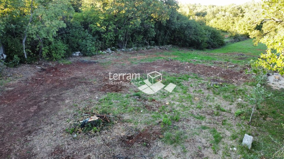 Istria, Marčana, building land 878m2 and agricultural land 1503m2 for sale as a whole