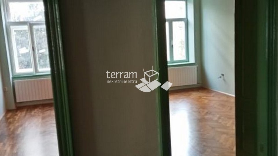 Istria, Pula, Veruda, apartment Austro-Hungarian construction 111.63m2, for sale