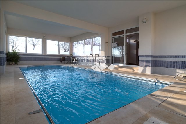 Istra, Vodnjan, samostojeća kuća 531m2 s unutarnjim bazenom i velikom okućnicom, prodaja