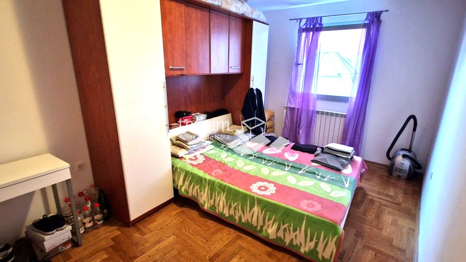 Pula, Zentrum Wohnung mit einem Schlafzimmer 61m2 im ersten Stock zu verkaufen