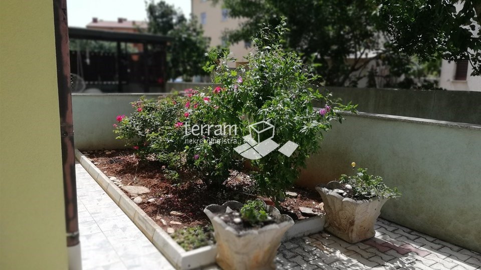 Istrien, Ližnjan, Wohnung im Erdgeschoss 64,47 m2 mit Garten, zu verkaufen