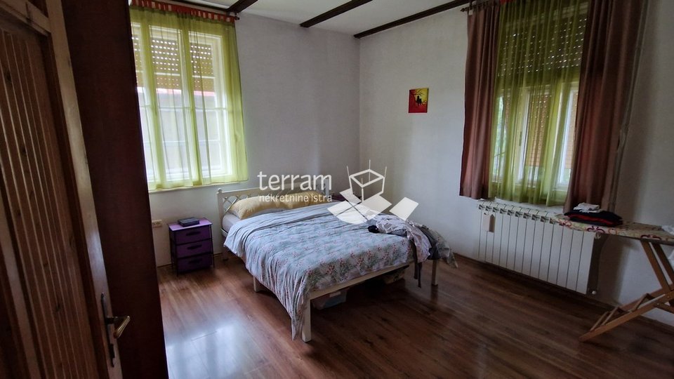 Istria, Pula, Vidikovac floor of villa 93m2 with yard for sale