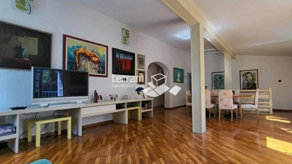Istrien, Pula, Zentrum, zweistöckige Wohnung 155m2, TOP LAGE!!, zu verkaufen