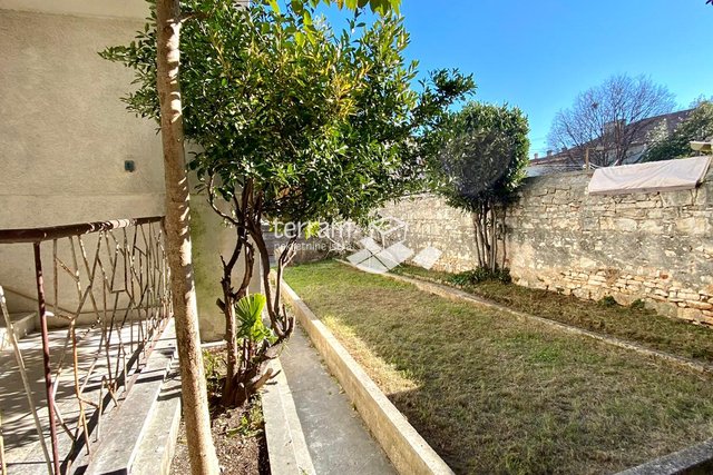 Istrien, Pula, Mittelgeschoss eines Hauses mit Garten, Garage und Taverne zu verkaufen