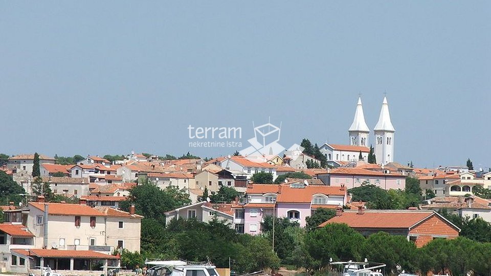 Istra, Medulin, građevinsko zemljište više stambene namjene, 951m2