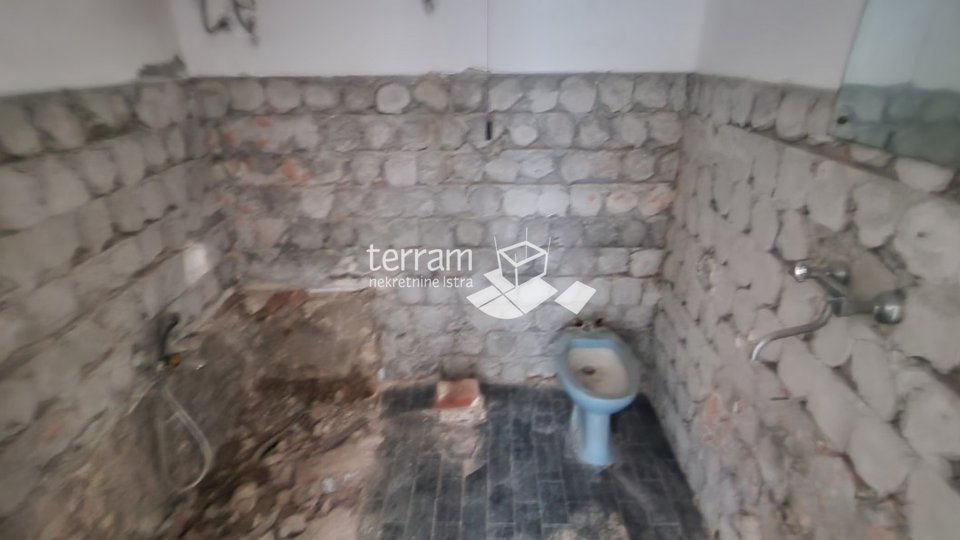 Istria, Pula, Centar apartment 49m2 ground floor for renovation sale