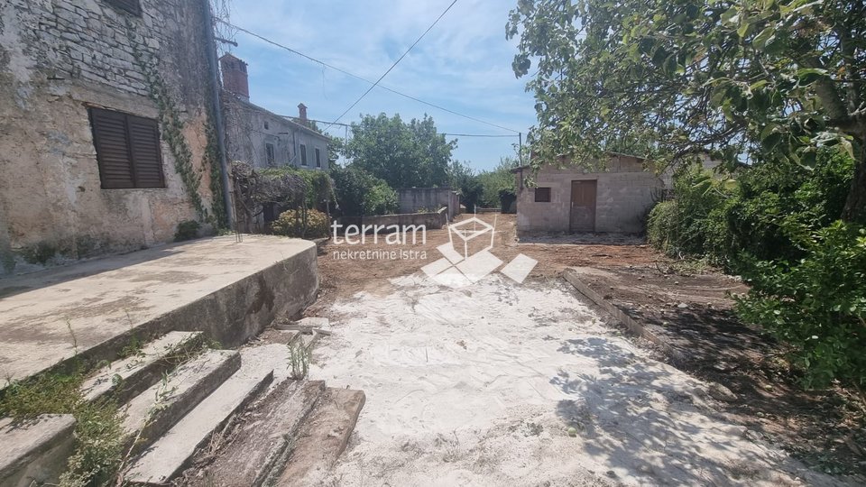 Istria, Barban, old Istrian house 200m2 with a large garden of 1500m2, for sale