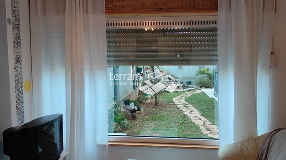 Istrien, Pula, Umgebung, zwei Wohnungen zum Verkauf im Erdgeschoss 66,06 m2 und 30 m2 mit einem Garten von 150 m2