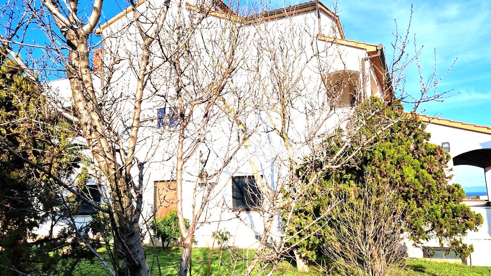Istrien, Ližnjan, Einfamilienhaus 733m2 mit Meerblick, Garten 2155m2 zu verkaufen