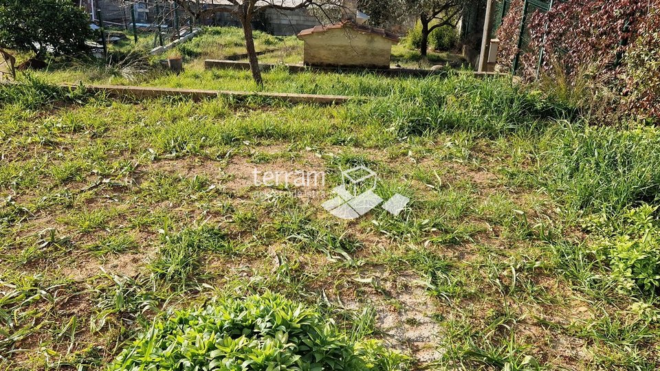 Istria, Pula, Gregovica, house floor, first floor apartment 134m2 with yard 400m2