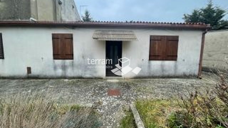 Istra, Pula, Veli vrh, samostojeća kuća 228,16m2, dva stana, okućnica 800m2! Prodaja!!
