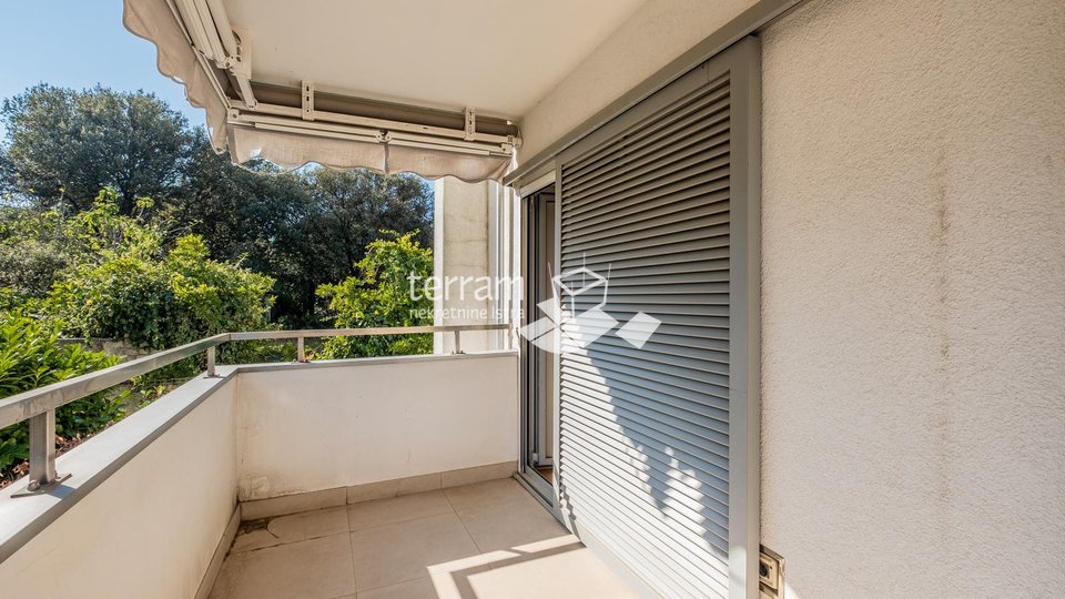 Istria, Medulin, Pješčana Uvala, first floor apartment 75 m2 by the sea for sale