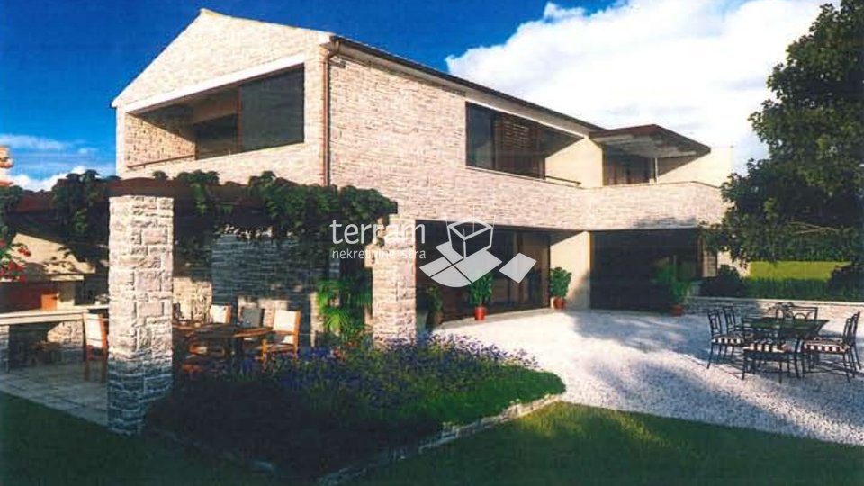 Istra, Tinjan, građevinsko zemljište 573m2 s građevinskom dozvolom za kuću s bazenom prodaja