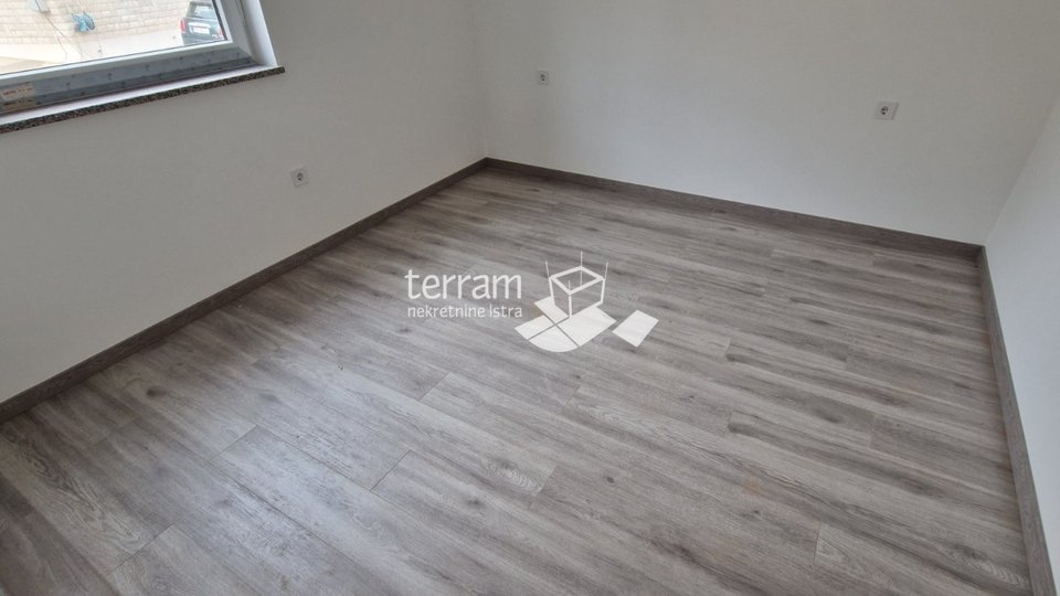Istra, Ližnjan, stan 65m2, 2SS+DB, I. kat, pogled na more, USELJIVO!! Prodaja