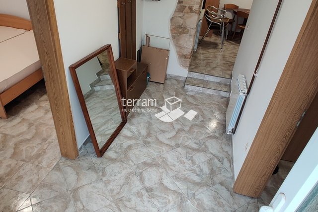 Istra, Pula, Šijana, kuća 189 m2 (dva stana + garsonijera), prodaja