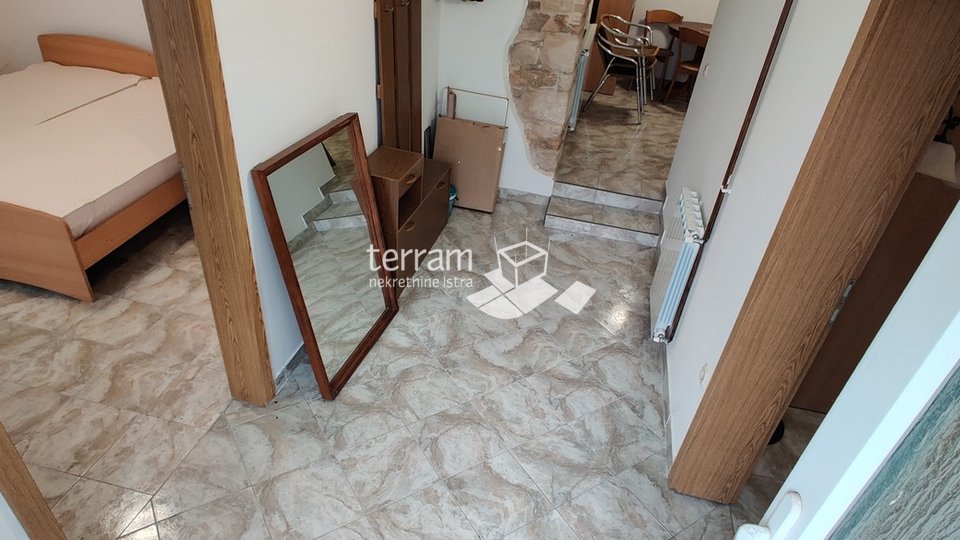 Istra, Pula, Šijana, kuća 189 m2 (dva stana + garsonijera), prodaja