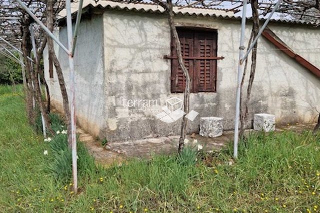 Istria, Fažana, land 3800m2 with legalized building 68m2, electricity, water! #sale