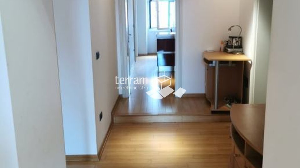 Istria, Pula, Centar, apartment 98.11m2 II. floor, COMPLETELY RENOVATED!!, for sale