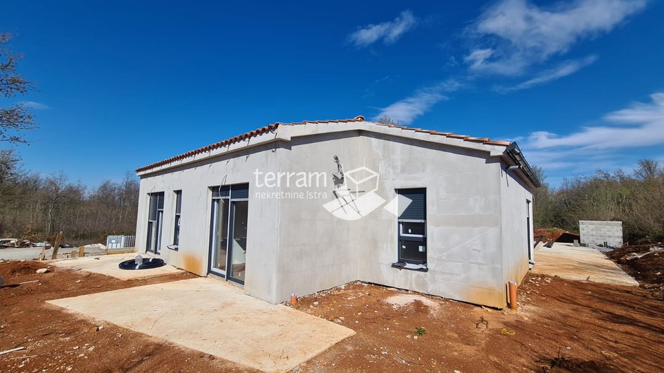 Istra, Barban, samostojeća kuća sa bazenom, 145m2, 3SS+DB, 1900m2 okućnice, NOVO!! PRODAJA