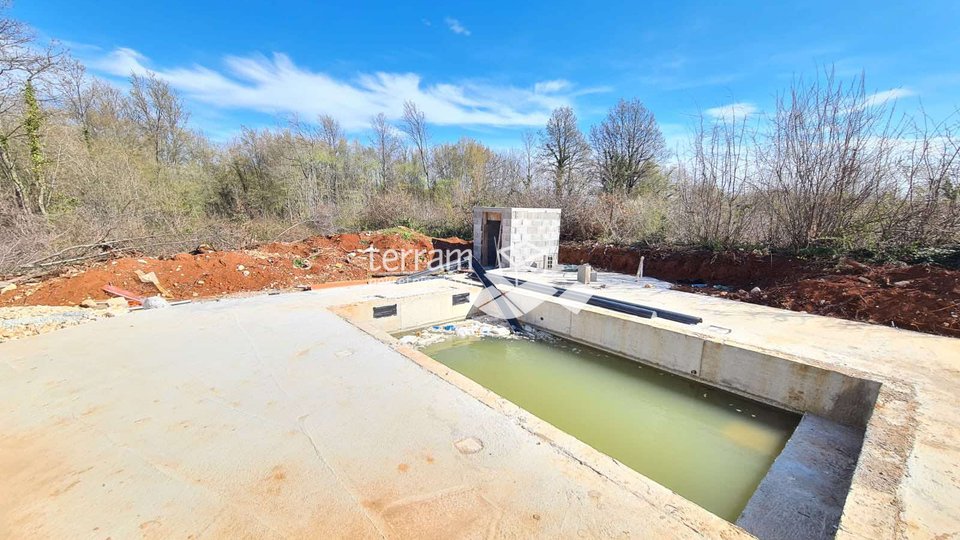 Istra, Barban, samostojeća kuća sa bazenom, 145m2, 3SS+DB, 1900m2 okućnice, NOVO!! PRODAJA