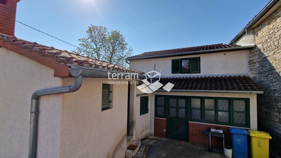Istria, Svetvinčenat, two houses for sale, 206 m2, both with building land of 733 m2