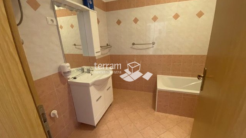 Istra, Peroj, stan na prvom katu, 68m2, 2SS, parking, namješteno, pogled more!!