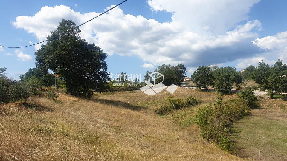 Istra, Pićan, Sveta Katarina, prodaje se građevinsko zemljište 2495m2