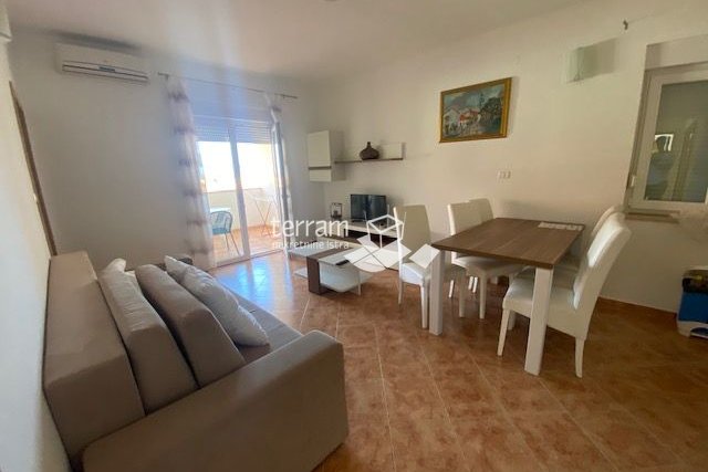 Istra, Peroj, stan na prvom katu, 68m2, 2SS, parking, namješteno, pogled more!!