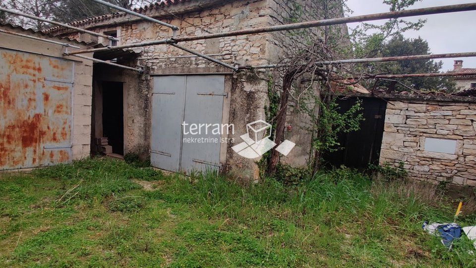Istria, Marčana, Krnica, stone house 180m2 + auxiliary building 60m2, garden 300m2, for renovation!!, sale