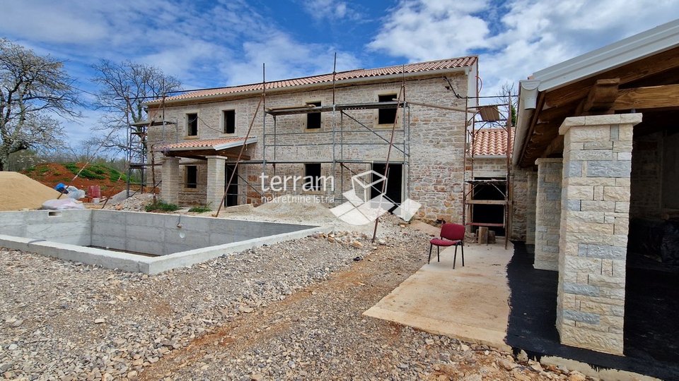 Istria, Barban, Istrian stone house 170m2 with swimming pool and garden of 2000m2, for sale